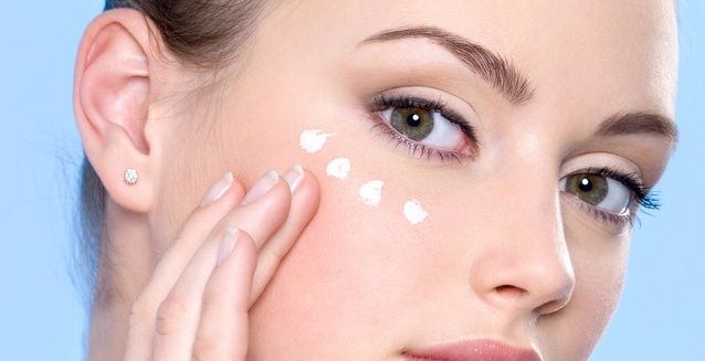 علاج التجاعيد حول العينين طبيعيا