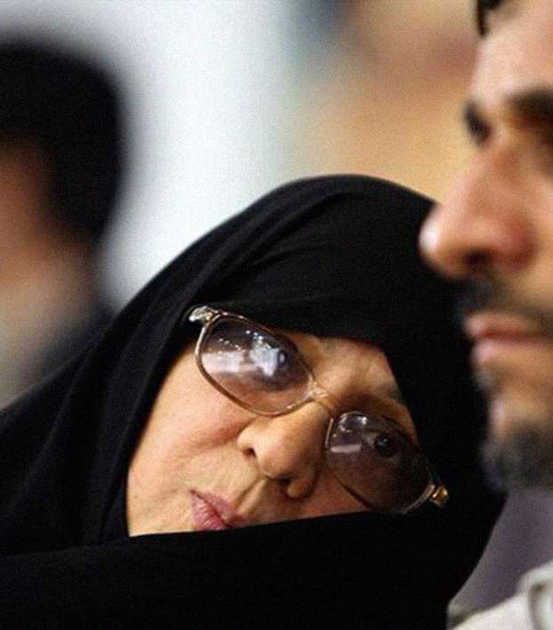 الرئيس الإيراني السابق محمود أحمدي نجاد وزوجته