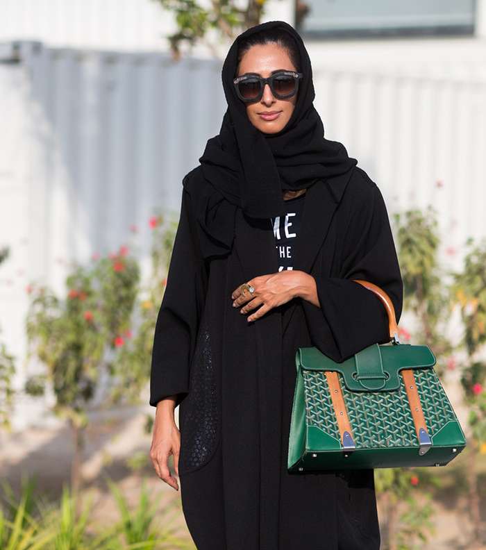 إطلالة جميلة مع حقيبة من Coach