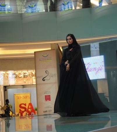  عرض أزياء الشيلة والعباية بدبي مول