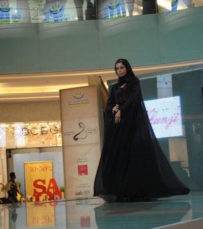  عرض أزياء الشيلة والعباية بدبي مول