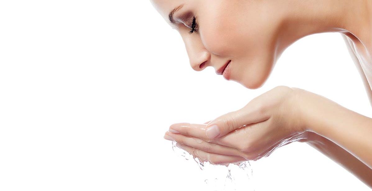 إصنعي غسول وجهك في المنزل لبشرة نقية ورطبة