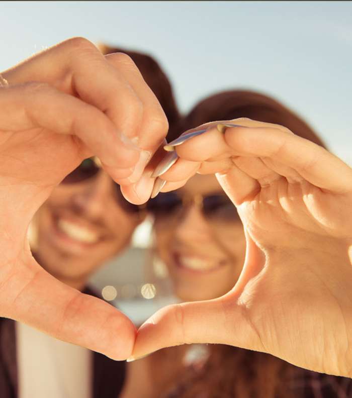 كيف تجعلين أي رجل يحبك؟