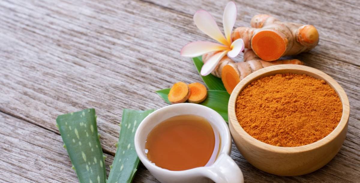 فوائد شرب الكركم على الريق للبشرة