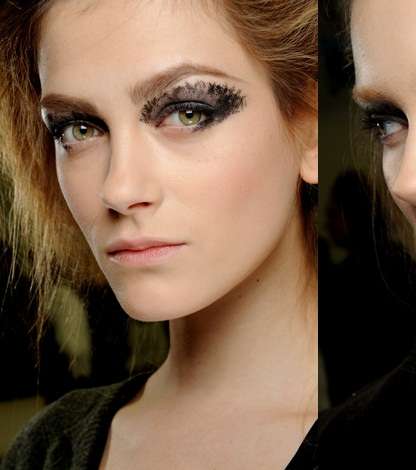 الرسومات الفنيّة بالكحل الأسود أحاطت عيني Chanel في باريس 2010