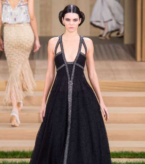 من اجمل الفساتين الراقية لصيف 2016، هذا الفستان من cHANEL
