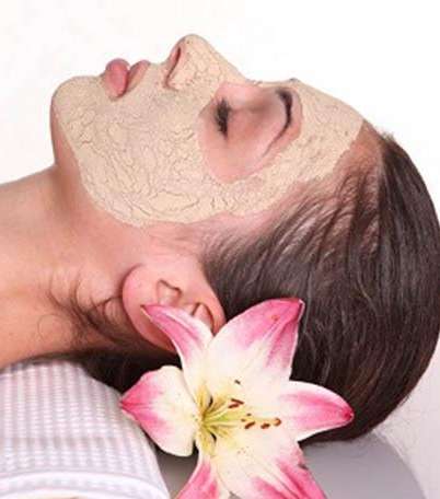 قناع الخميرة وماء الورد