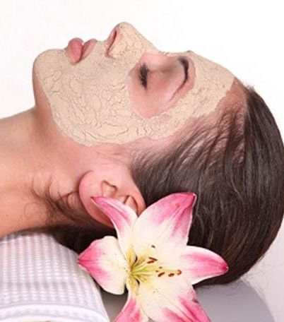 قناع الخميرة وماء الورد