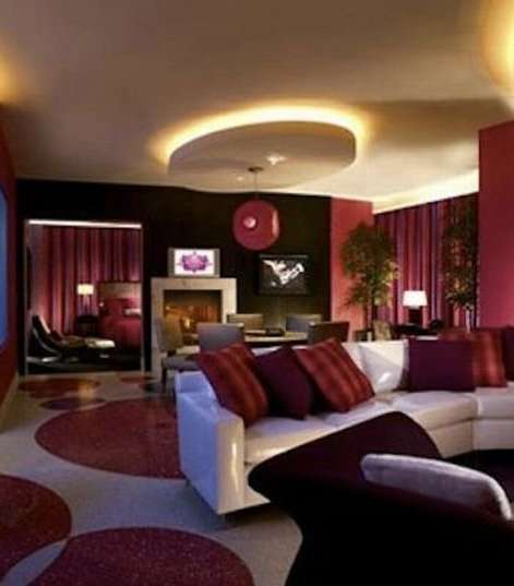 جناج Hugh Hefner Sky Villa في بالمز كازينو ريزورت في لاس فيغاس 40 ألف دولار لليلة الواحدة. 