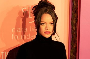 صورة من طفولة ريهانا