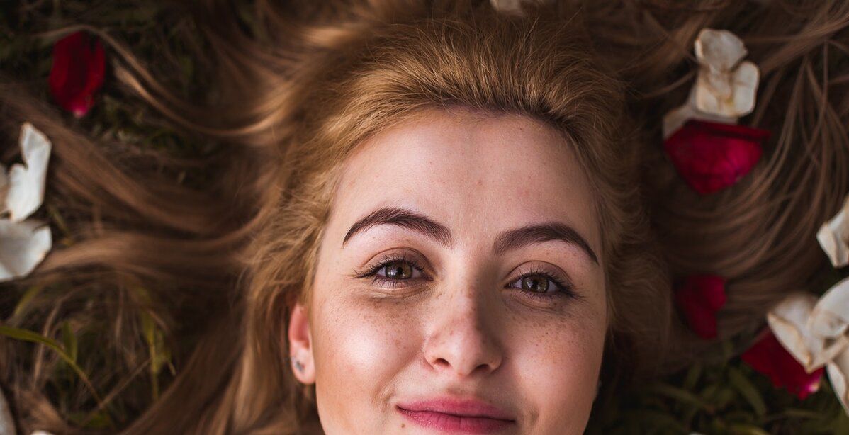 فوائد موية الورد للوجه وطريقة استعمالها