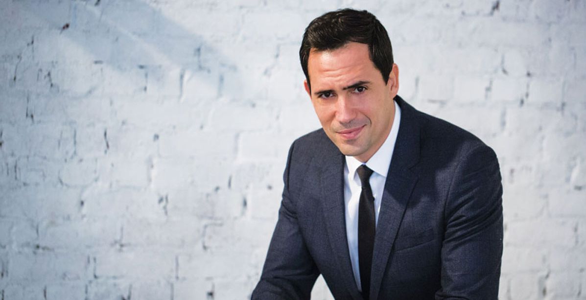 صورة نادرة من زفاف الممثل الوسيم ظافر العابدين... شاهدي جمال زوجته الاجنبية!