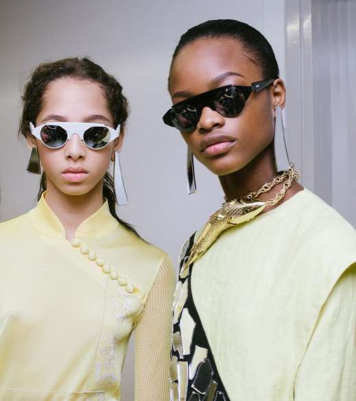 النظارات الشمسية الغريبة من لويفي Loewe من وراء كواليس عرض ازياء صيف 2016