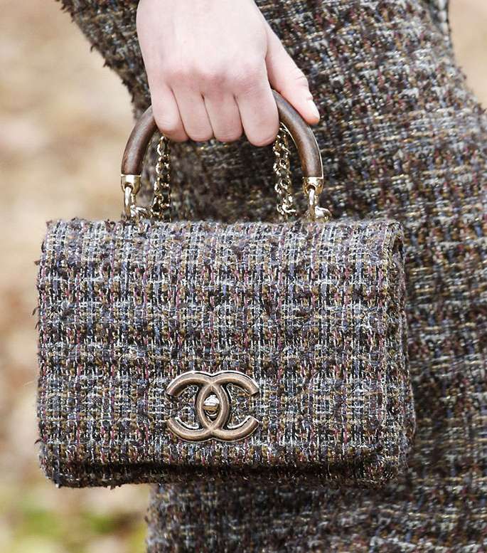 حقيبة CHANEL باسلوب الـ Flap بقماش التويد
