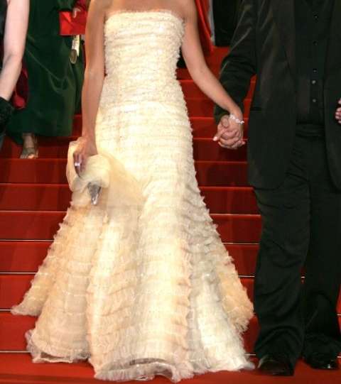 بينيلوبي كروز بفستان من ايلي صعب في مهرجان كان السينمائي 2006
