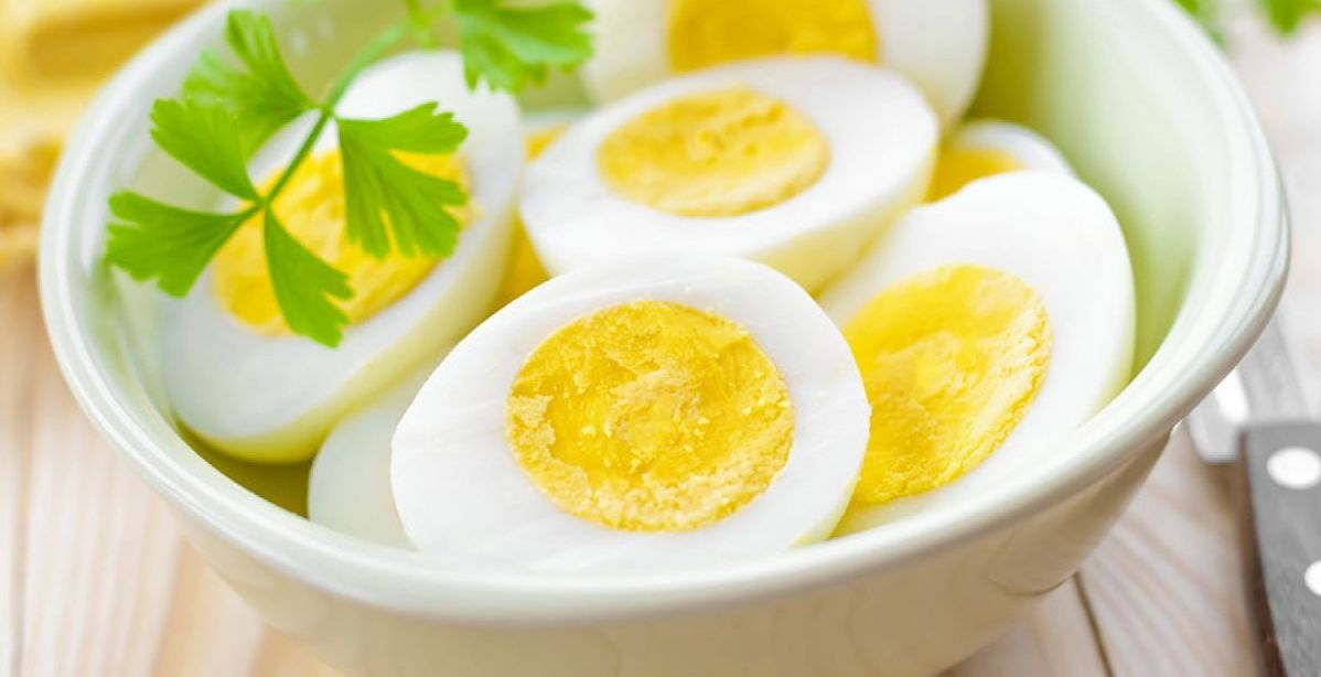 هل اكل البيض يوميا يزيد الوزن