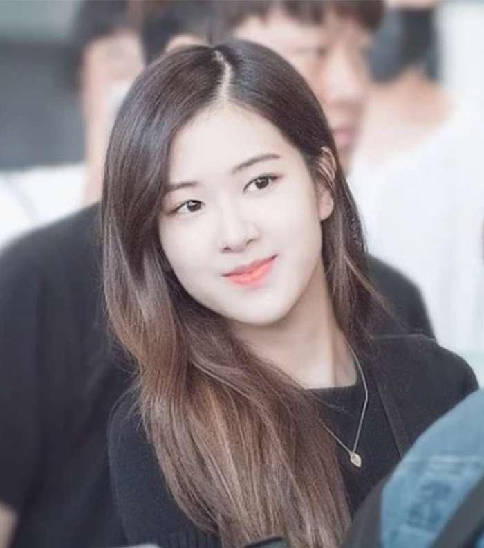 بلاك بينك بدون مكياج