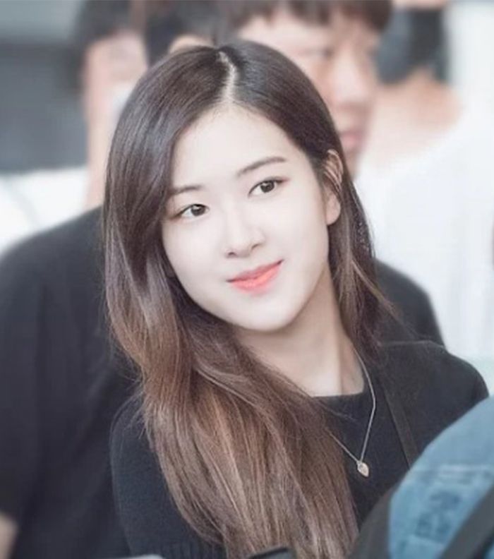 بلاك بينك بدون مكياج