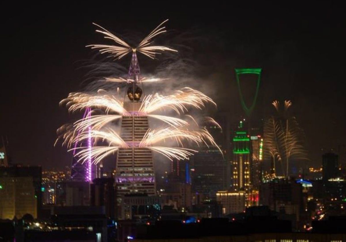 اطلاق الألعاب النارية من أبراج الرياض