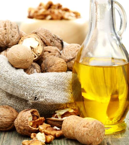 أهم زيوت لتكثيف الشعر