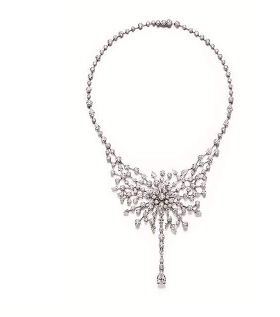 عقد من الألماس بتوقيع Piaget