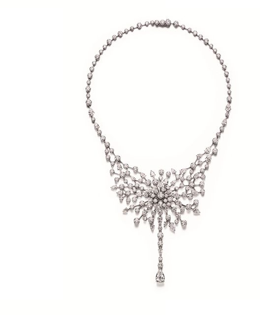 عقد من الألماس بتوقيع Piaget
