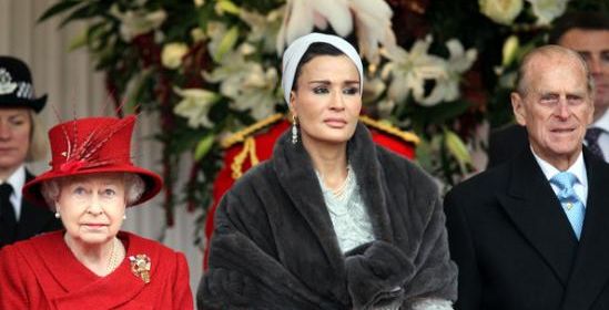 الشيخة موزة المسند الأكثر أناقة بعد جاكلين كينيدي!
