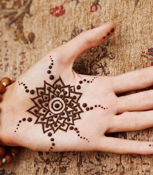 الحناء من أروع أكسسوارات العروس