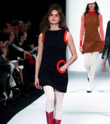 من ابرز تصاميم Marc by Marc Jacobs، هذا الفستان