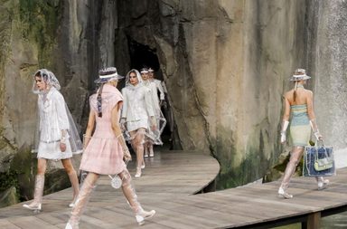 تعرفي على مجموعة CHANEL لربيع وصيف 2018 من اسبوع الموضة الباريسي للملابس الجاهزة