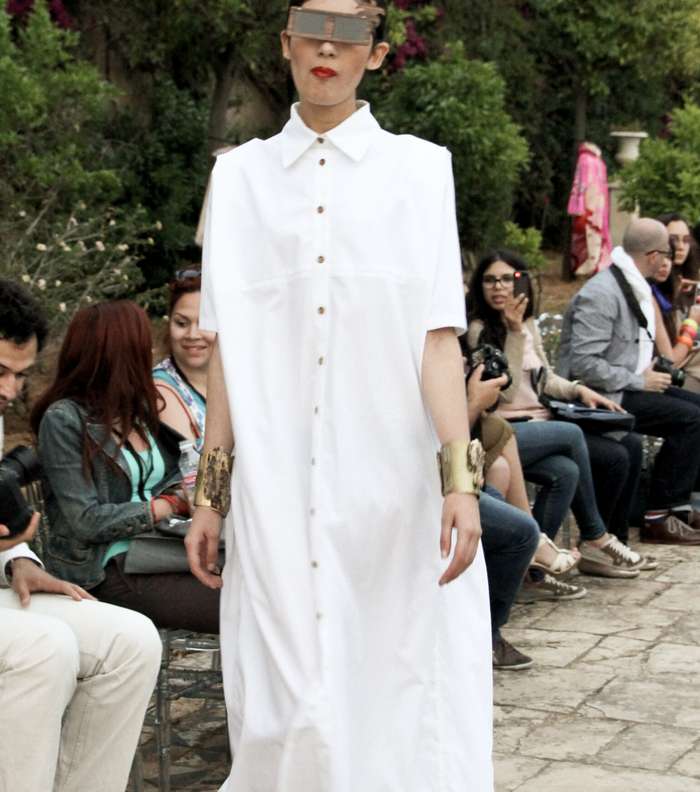 أزياء بسيطة من مجموعة نادرا شاشووا من أسبوع الموضة التونسي