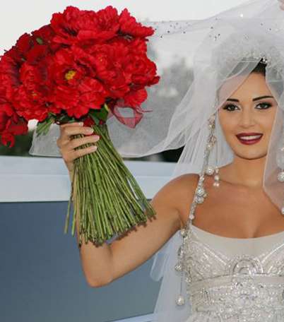 بالصور،  أجمل فساتين زفاف النجمات اللبنانيات
