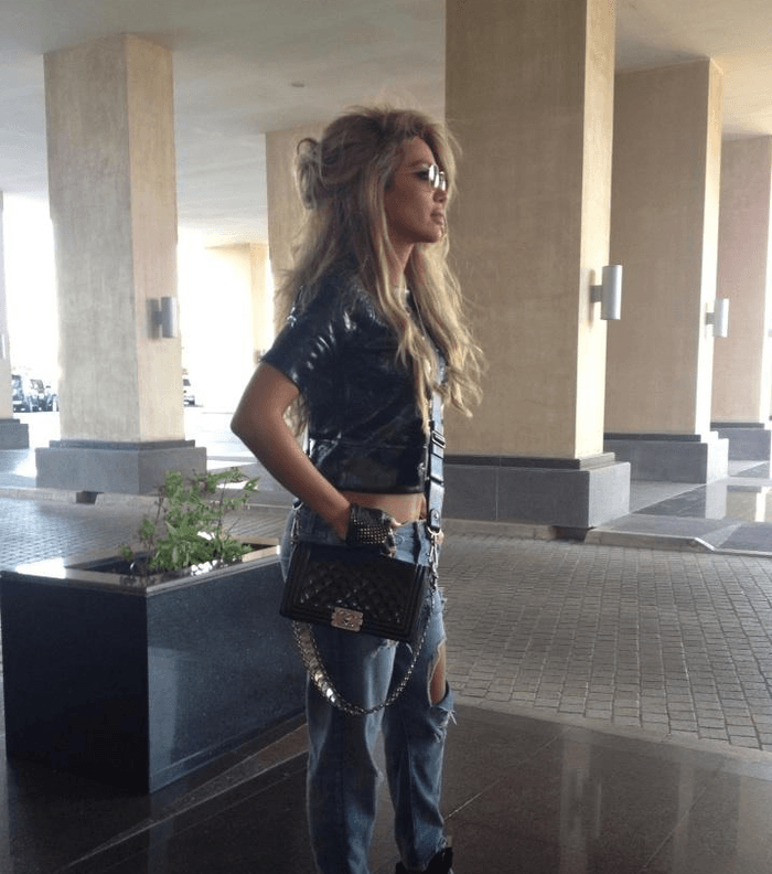 مايا دياب ترتدي أحذية Isabel Marant الرياضية