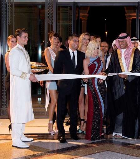 اكتشفي مع ياسمينة فندق بلازو فرساتشي الجديد في دبي