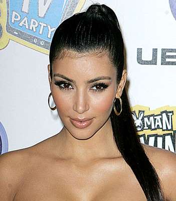 تسريحة ذيل الحصان على طريقة كيم كارداشيان