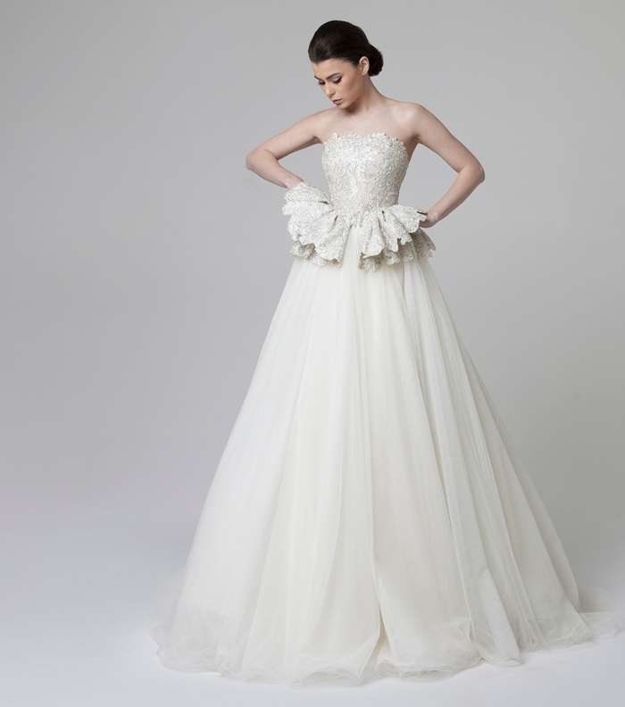 موضة البيبلوم وتنورة التول في أجمل الفساتين 