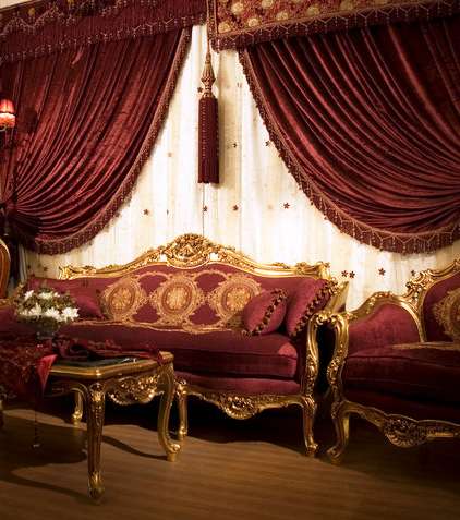 صالون أحمر داكن