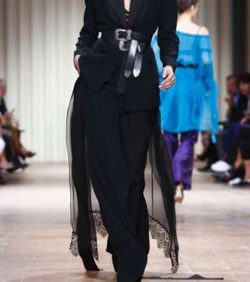 موضة الاحزمة الجلدية من البيرتا فيريتي لصيف 2017