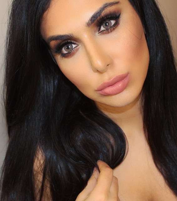 المكياج السموكي الأسود