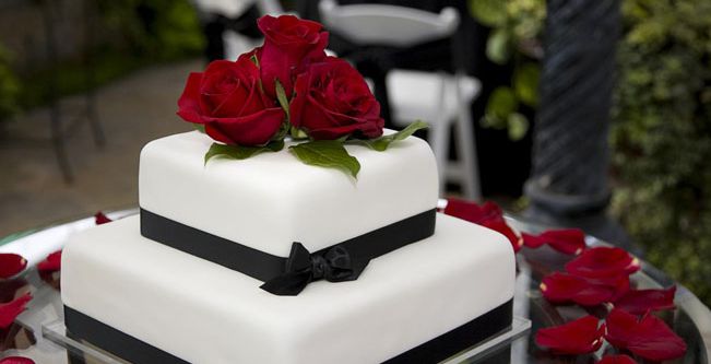 اخطاء العروس مع كيكة الزفاف 