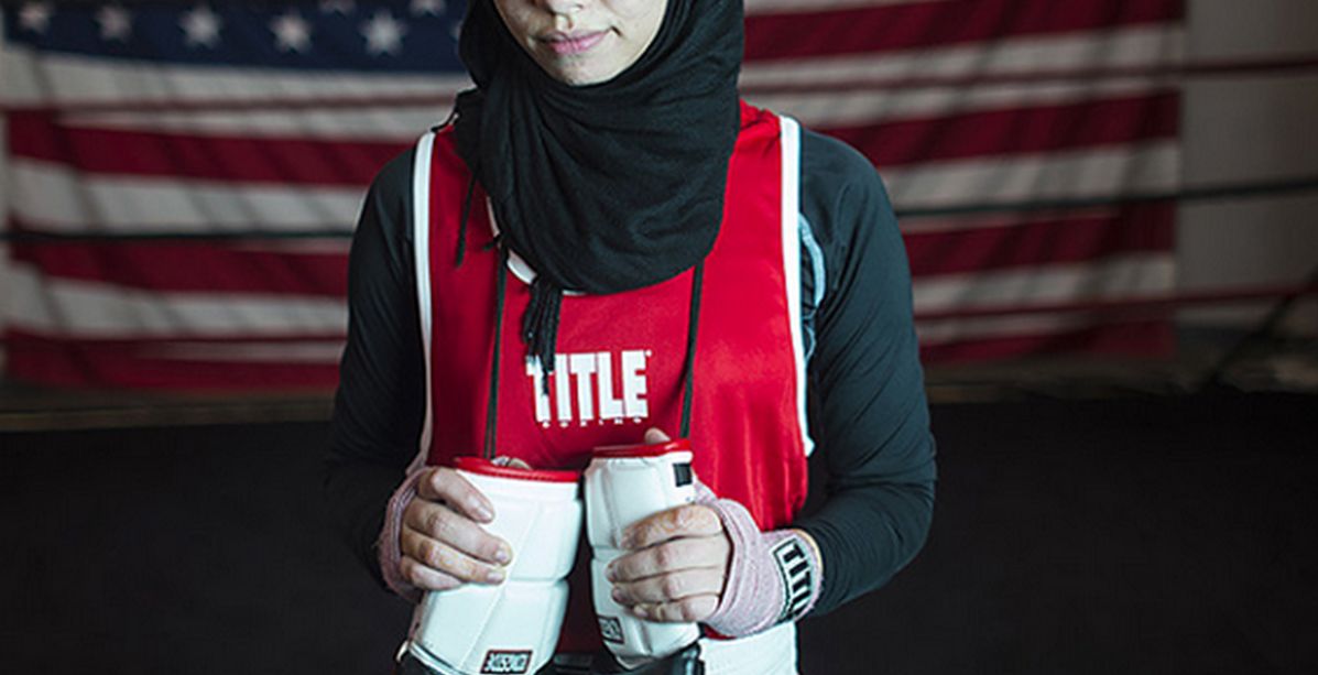أول ملاكمة أميركية تحصل على حق اللعب بالحجاب