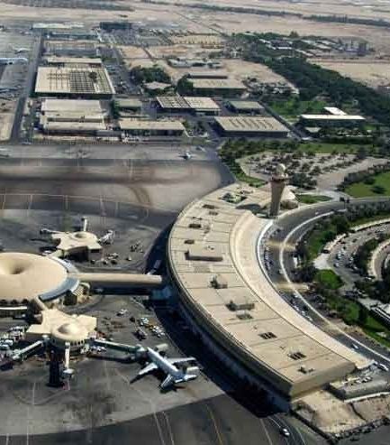 ساحة الطائرات في مطار أبو ظبي