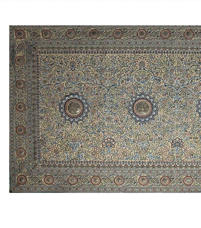 سجادة Pearl Carpet الهندية، التي تعود الى المهراجا الهندي بارودا وبيعت العام 2009 بمبلغ 5 ملايين دولار