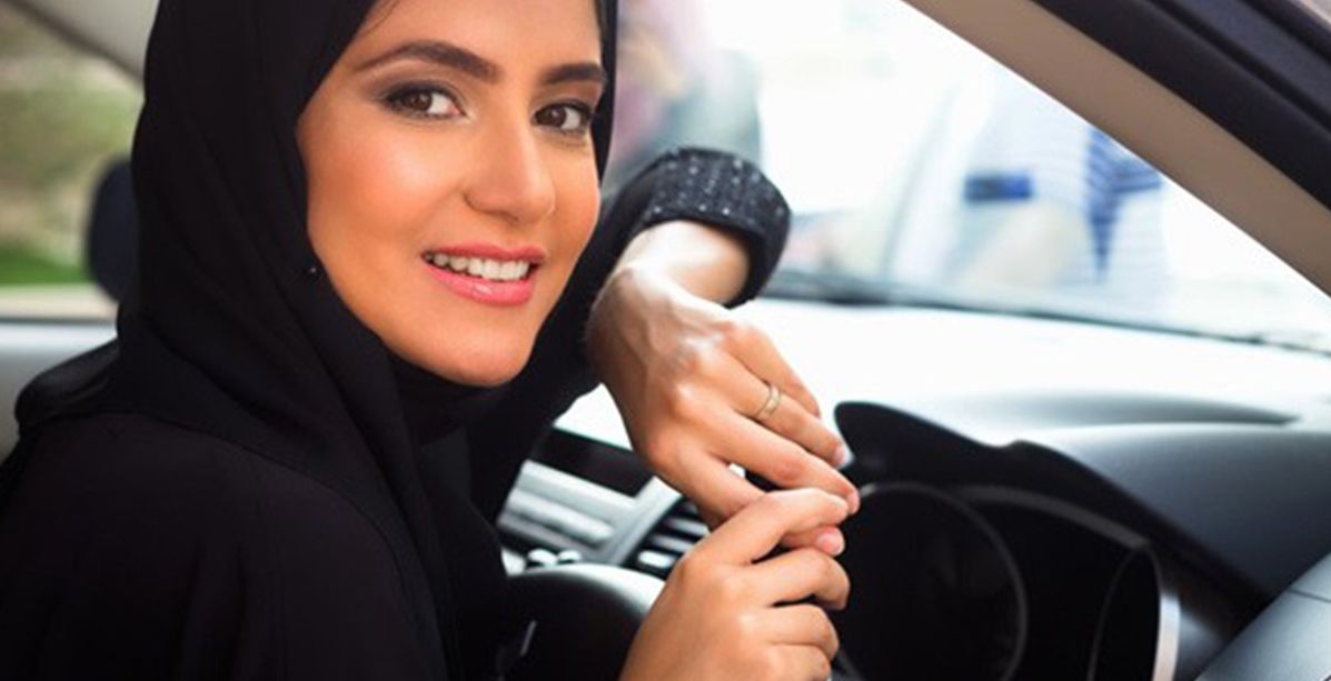 أول لوحات مرورية لكلا الجنسين في السعودية