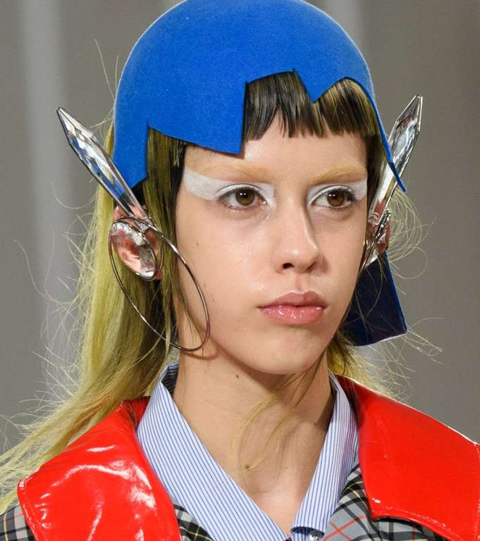 صيحات غريبة جداُ مع Maison Margiela