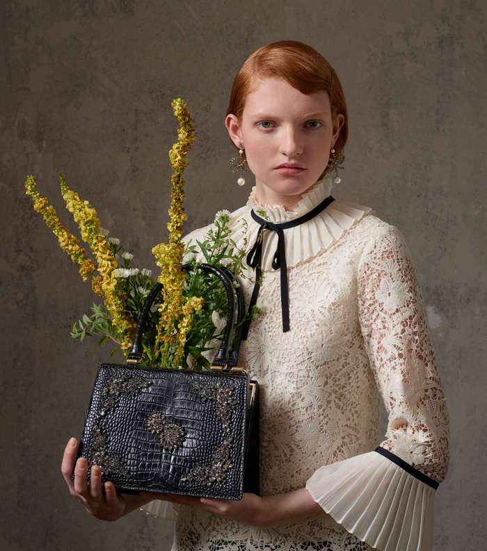 توب الدانتيل مع اكمام مثنية من التول من Erdem و H&M