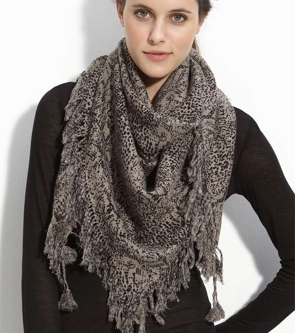 الشالات بنقشة النمر والطبعات