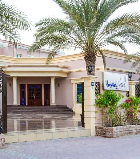 فيلا أوباجي ميدي سبا في منطقة الجميرة في دبي