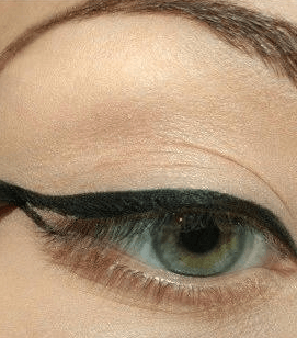 الخطوة الرابعة: إتمام رسمة العين