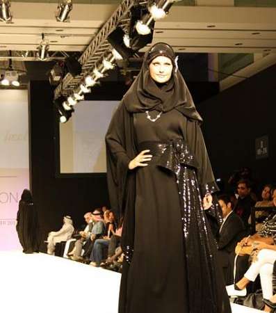 amal-murad-dubai-fashion-week-2010-1.JPG